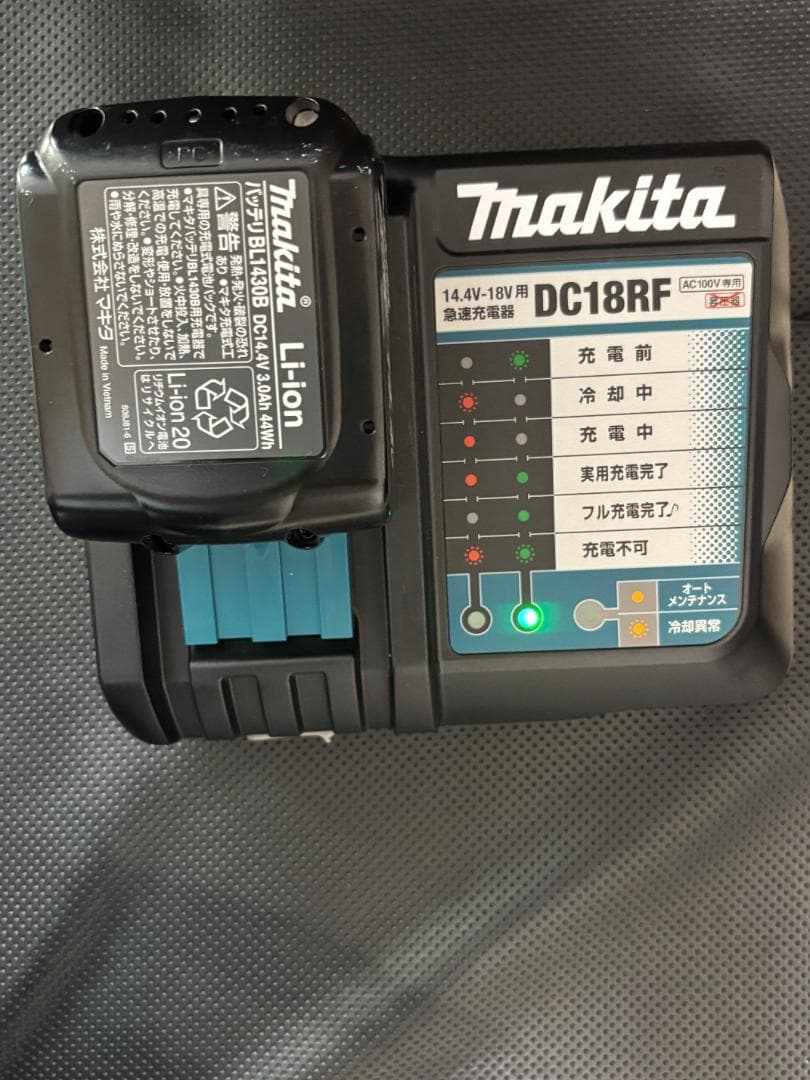 マキタ コードレス掃除機＆紙パック41枚セット（CL142FDRFW）