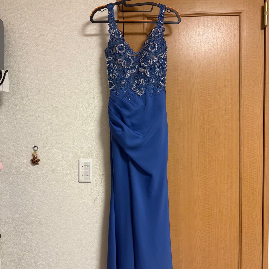 IRMA ビーズ装飾 スリット入り 青ドレス