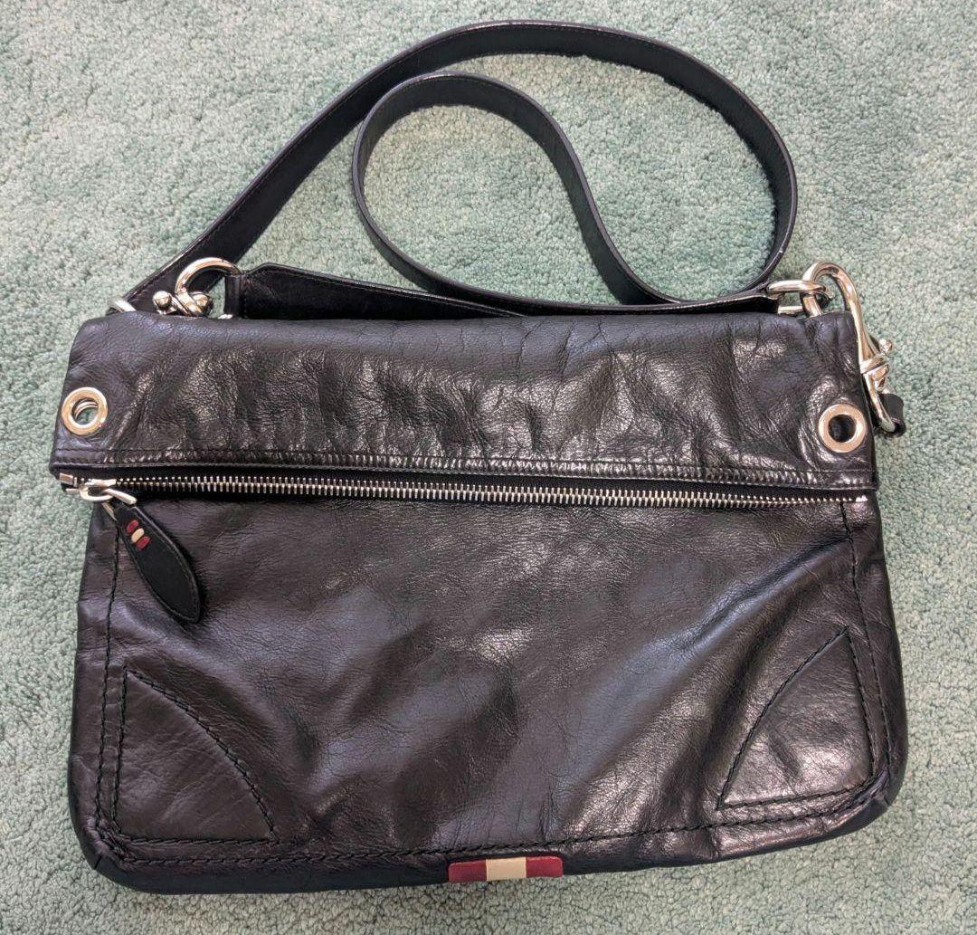BALLY ブラックレザー ショルダーバッグ メンズ