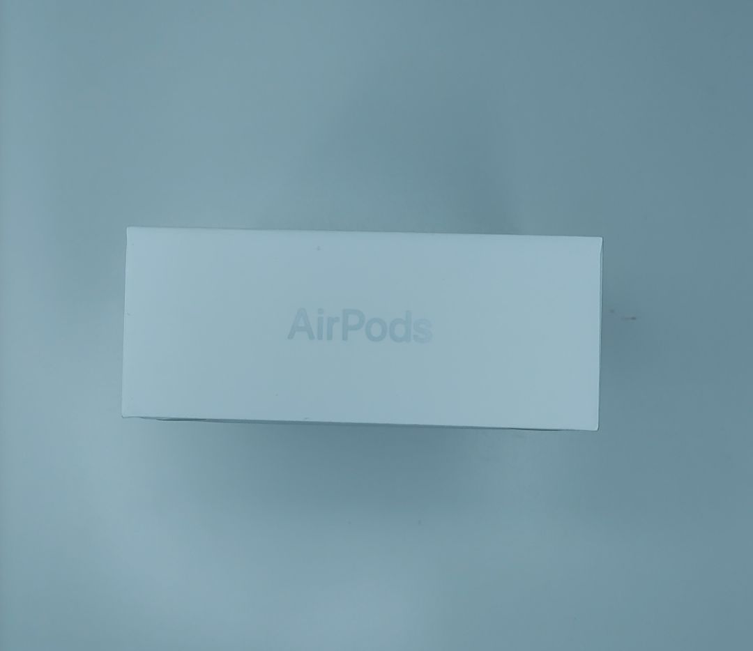 Apple AirPods 4 本体 新品未開封　ノイズキャンセリング非対応