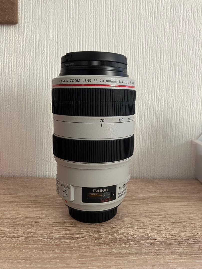 S • Canon EF 70-300mm