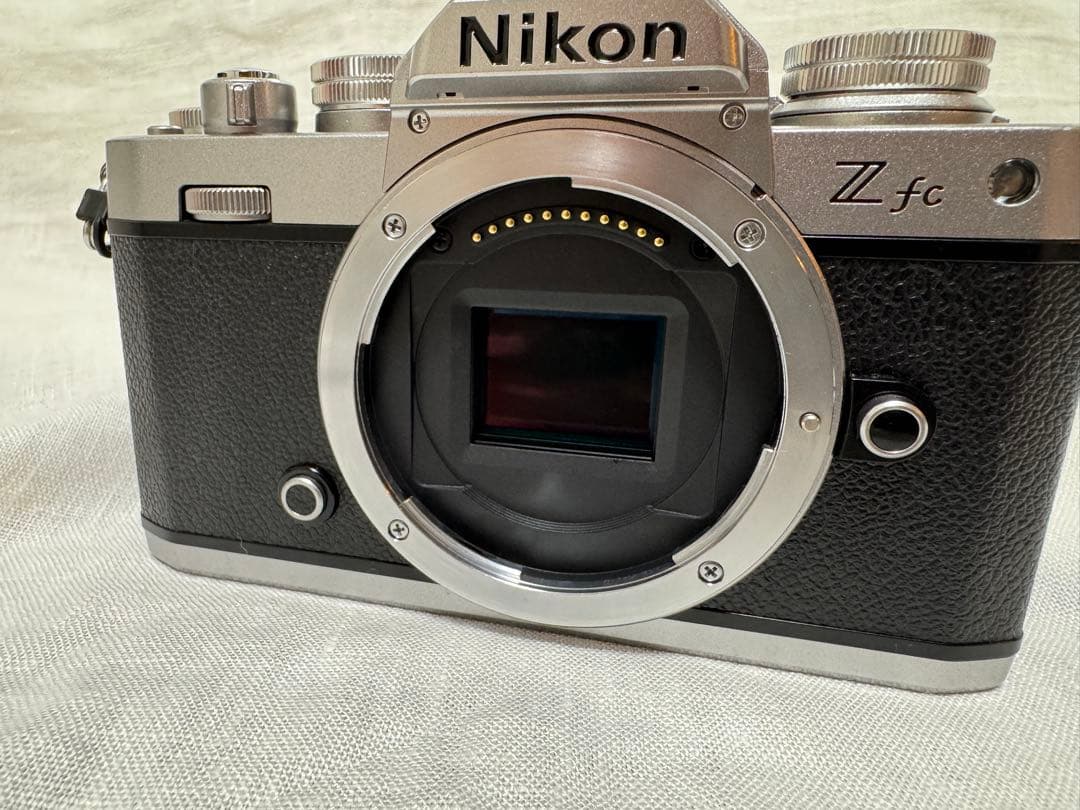 Nikon Z fc ボディ　グリップ付き