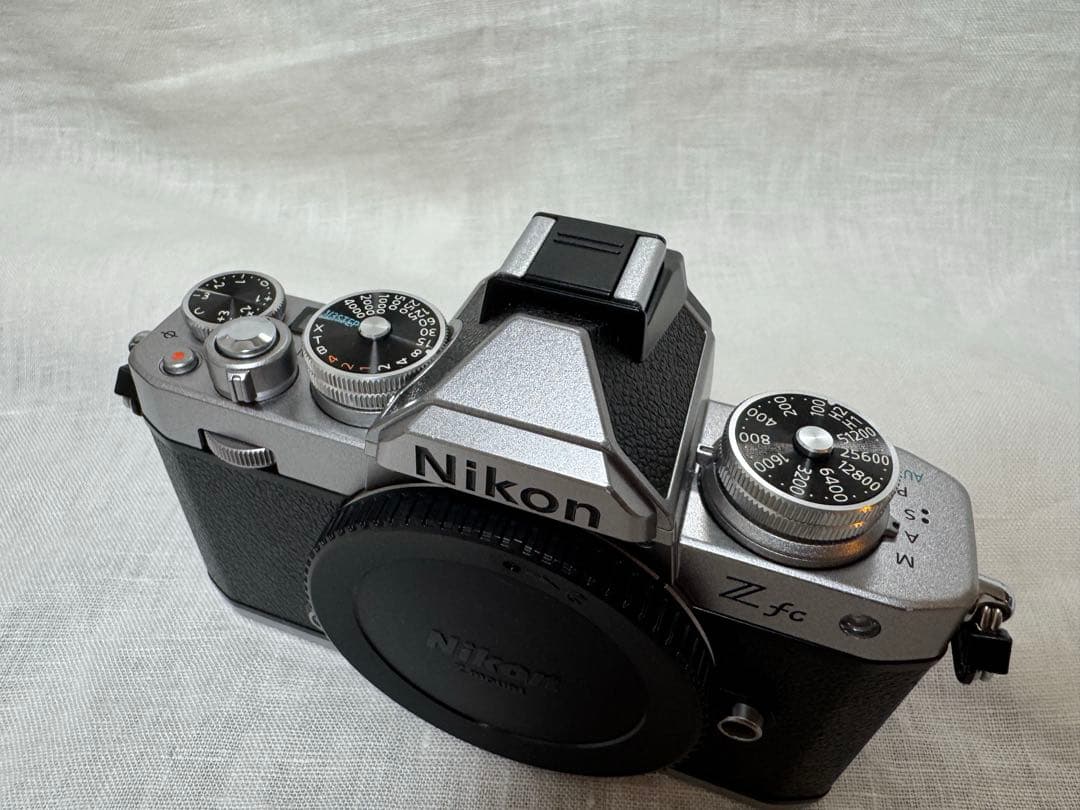 Nikon Z fc ボディ　グリップ付き