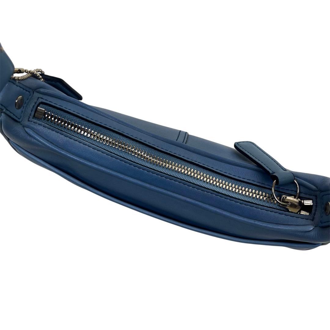 コーチ　ワンショルダーバッグ　アクセサリーポーチ　ハンドバッグ　レザー　ロゴ