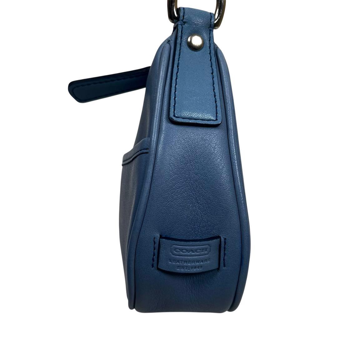 コーチ　ワンショルダーバッグ　アクセサリーポーチ　ハンドバッグ　レザー　ロゴ