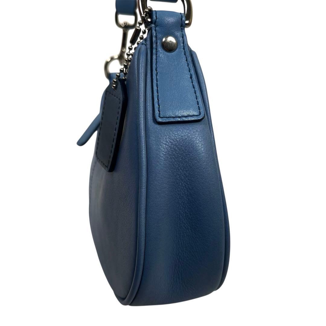 コーチ　ワンショルダーバッグ　アクセサリーポーチ　ハンドバッグ　レザー　ロゴ