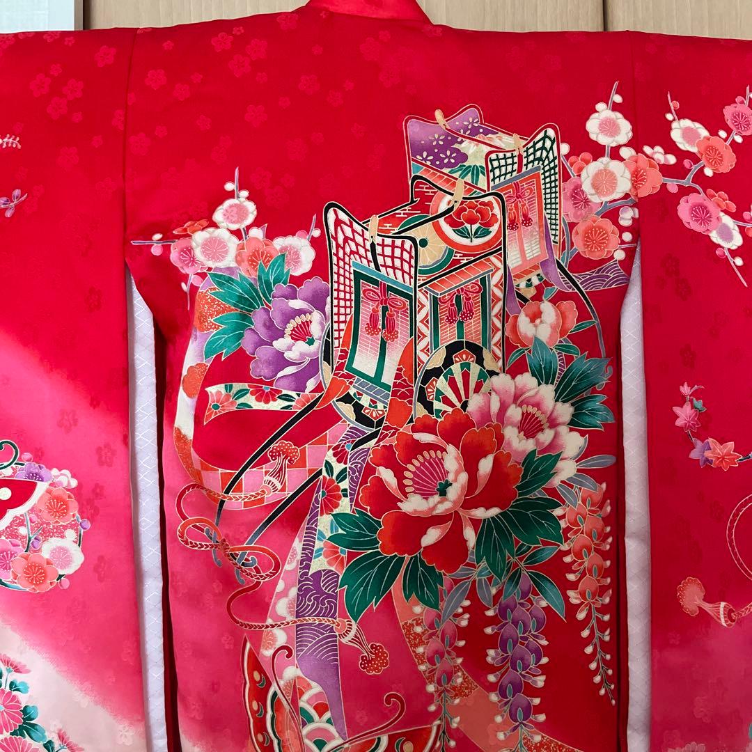 はっちゃん　豪華　お宮参り 着物 女の子 正絹 赤地色濃淡ピンク花車 蝶