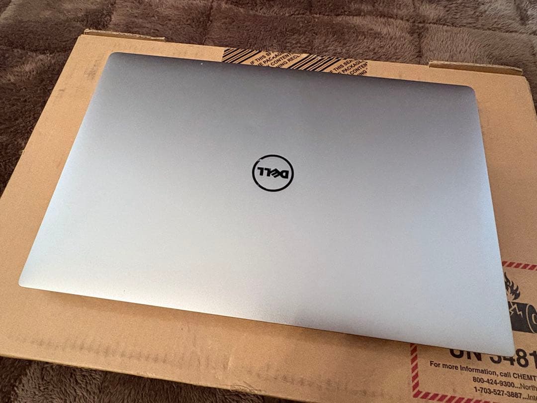 DELL XPS15 9560 core-i7 16GB ノートPC