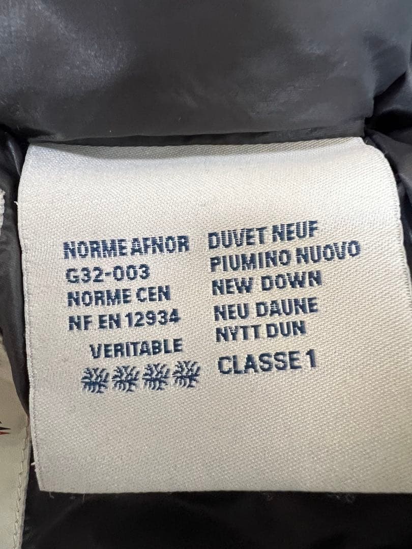 Moncler ブラック ダウンジャケット