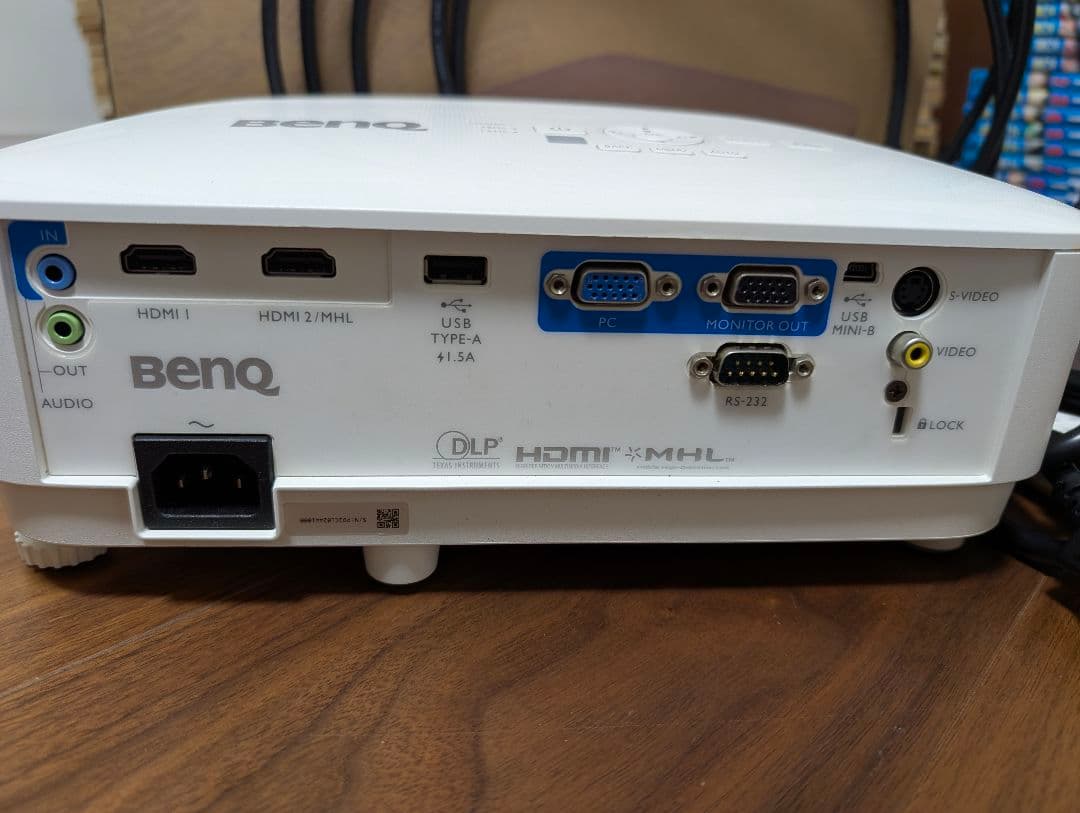 【美品】BENQ MW612 プロジェクター4000lm の会議室用