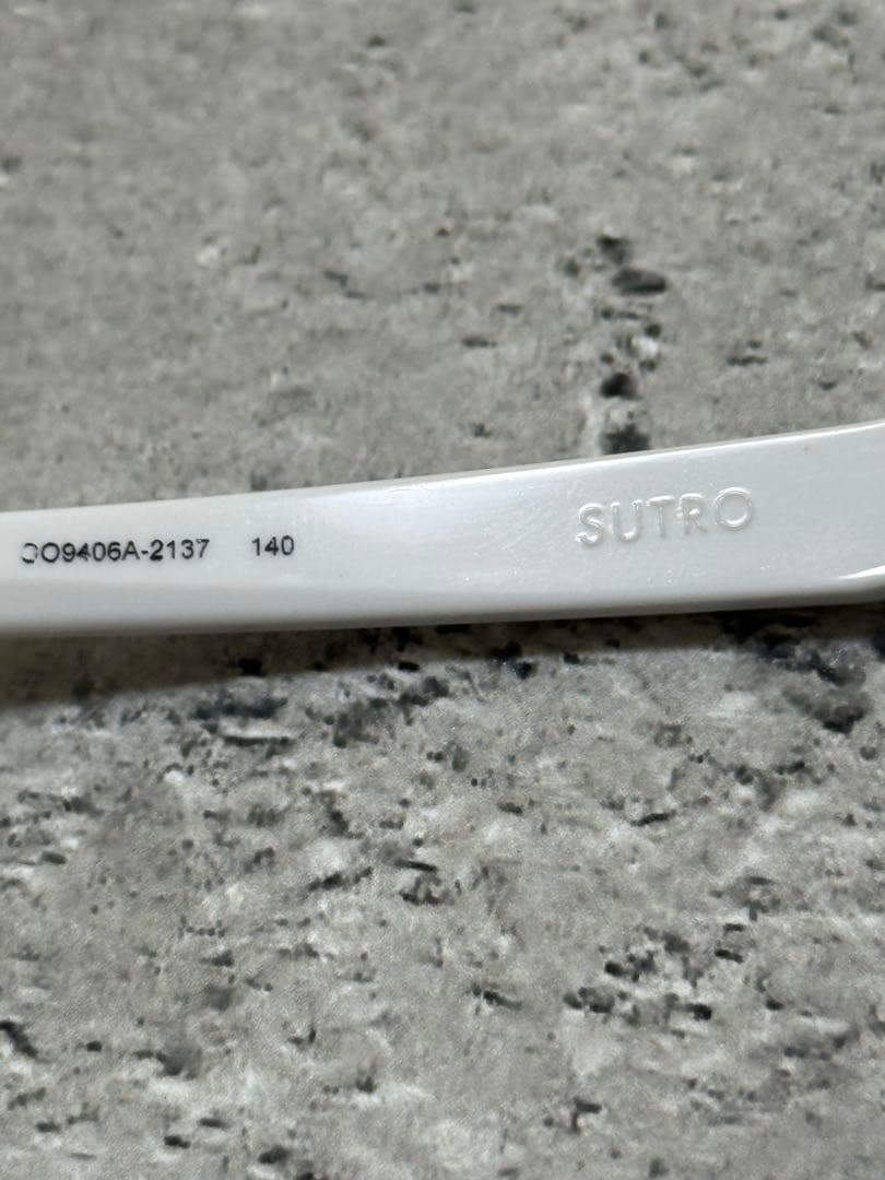 最終値下げ オークリー（Oakley）Sutroスートロ サングラス クリア