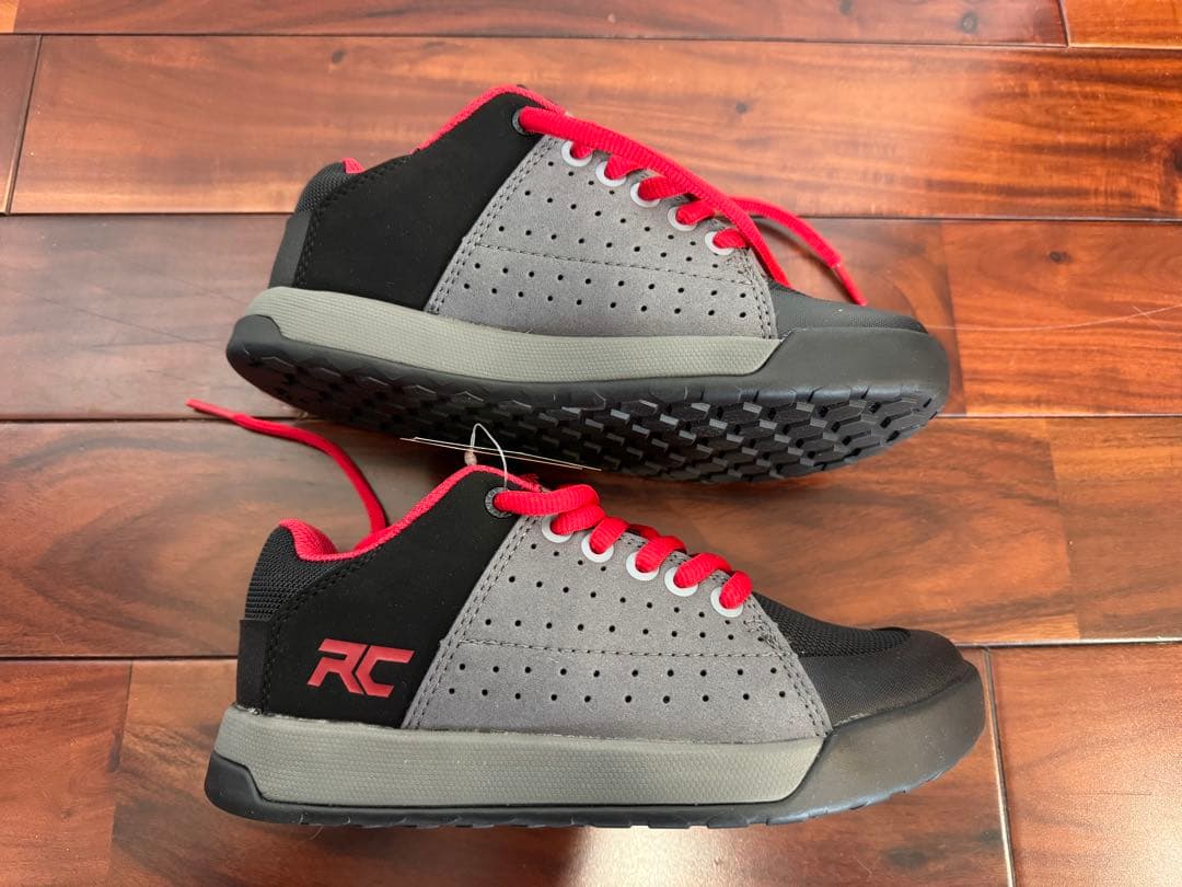 新品未使用 RIDE CONCEPTS LIVEWIRE キッズUS3