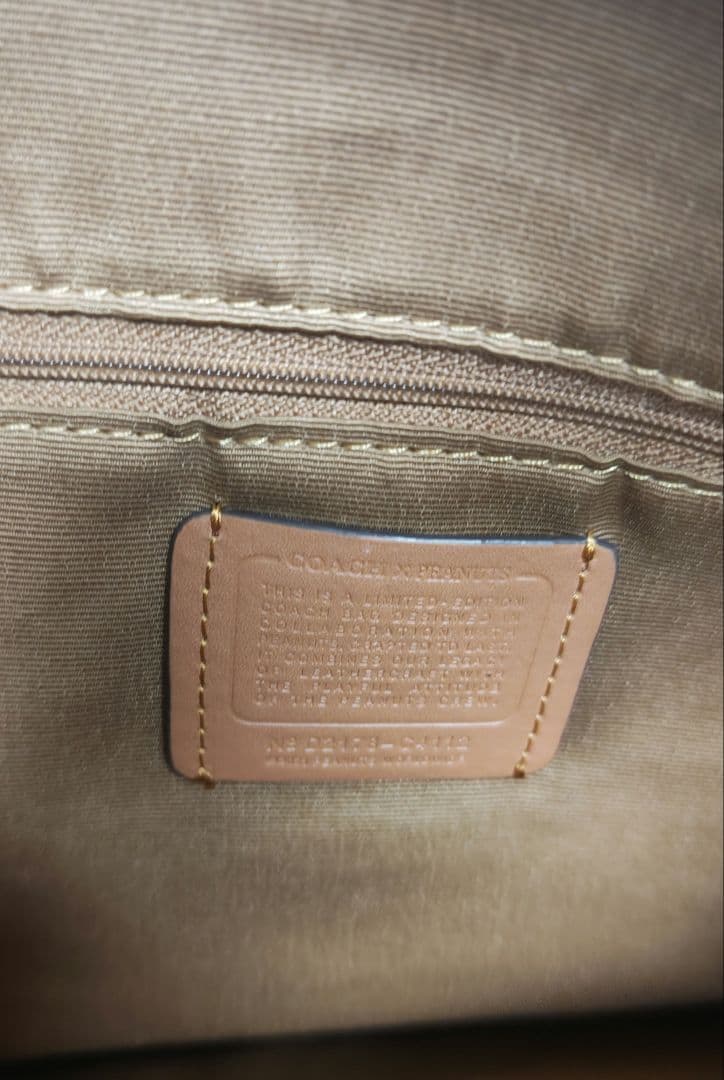 Coachスヌーピー パッチ付きショルダーバッグ