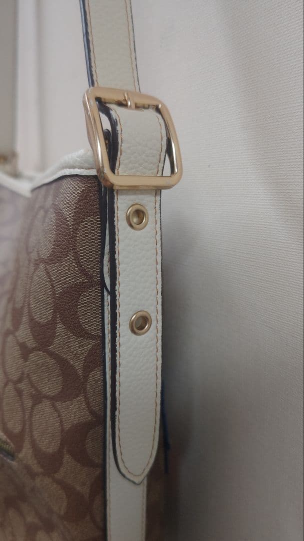 Coachスヌーピー パッチ付きショルダーバッグ