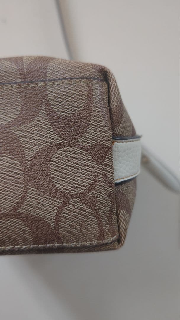 Coachスヌーピー パッチ付きショルダーバッグ