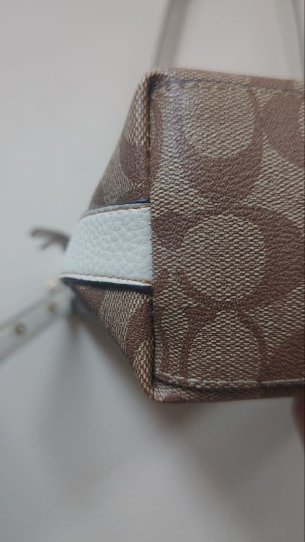 Coachスヌーピー パッチ付きショルダーバッグ