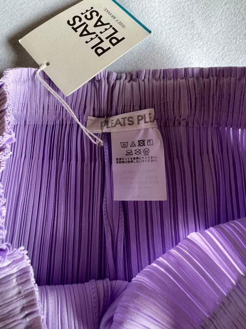 プリーツプリーズ　ハーフパンツ　新品タグ付き　紫　パープル　パンツ