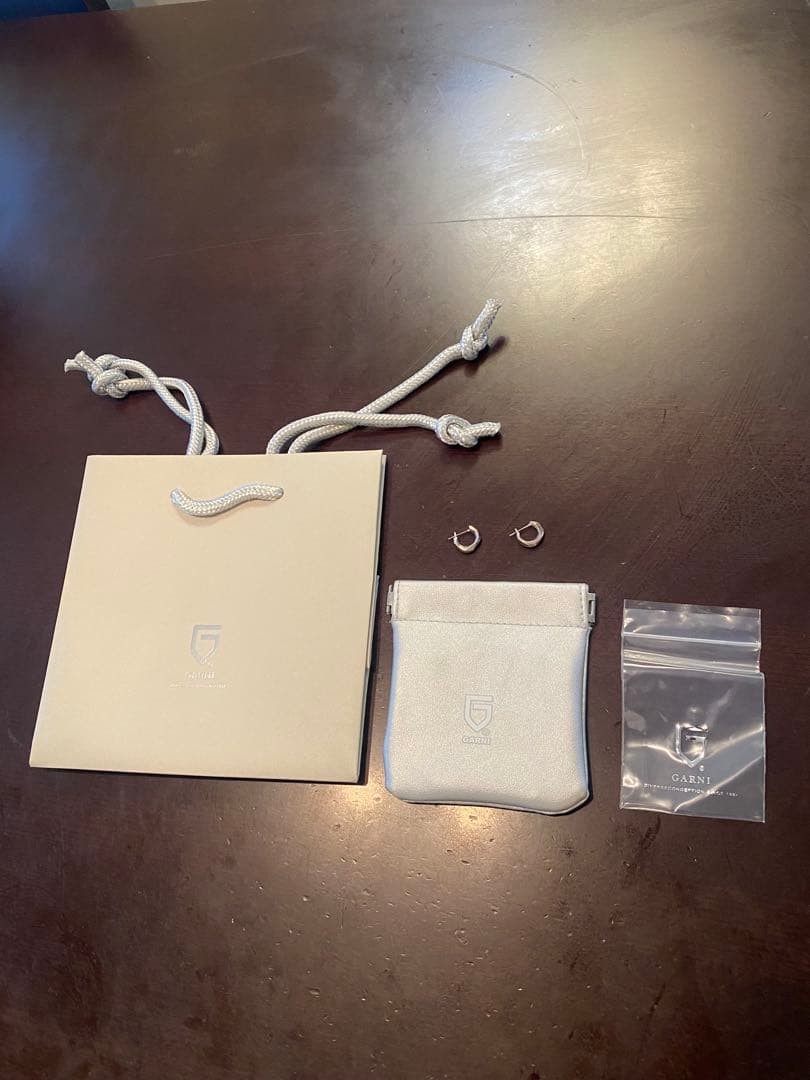 GARNI Crockery Pierce Mサイズ 両耳用 専用ポーチ付き