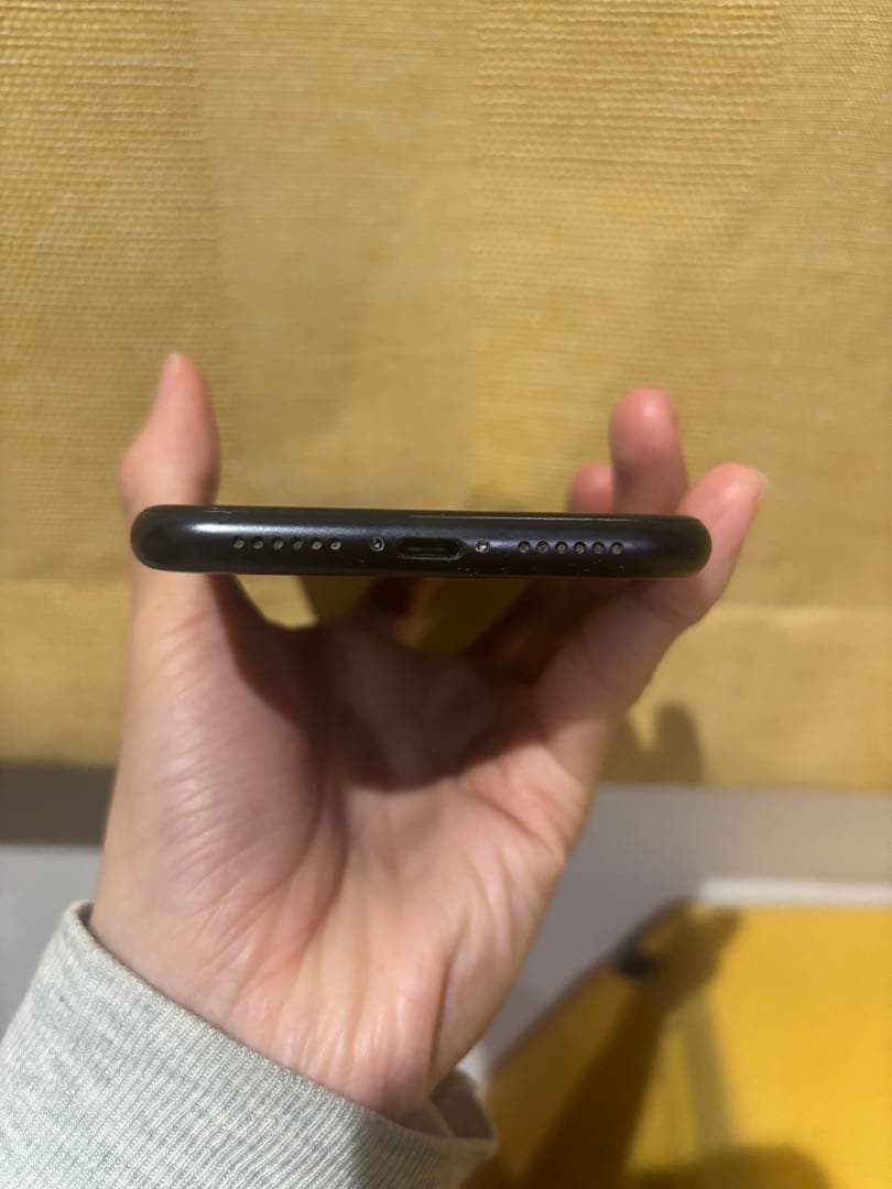 美品iPhone XR Black 64 GB SIMフリー バッテリー81%