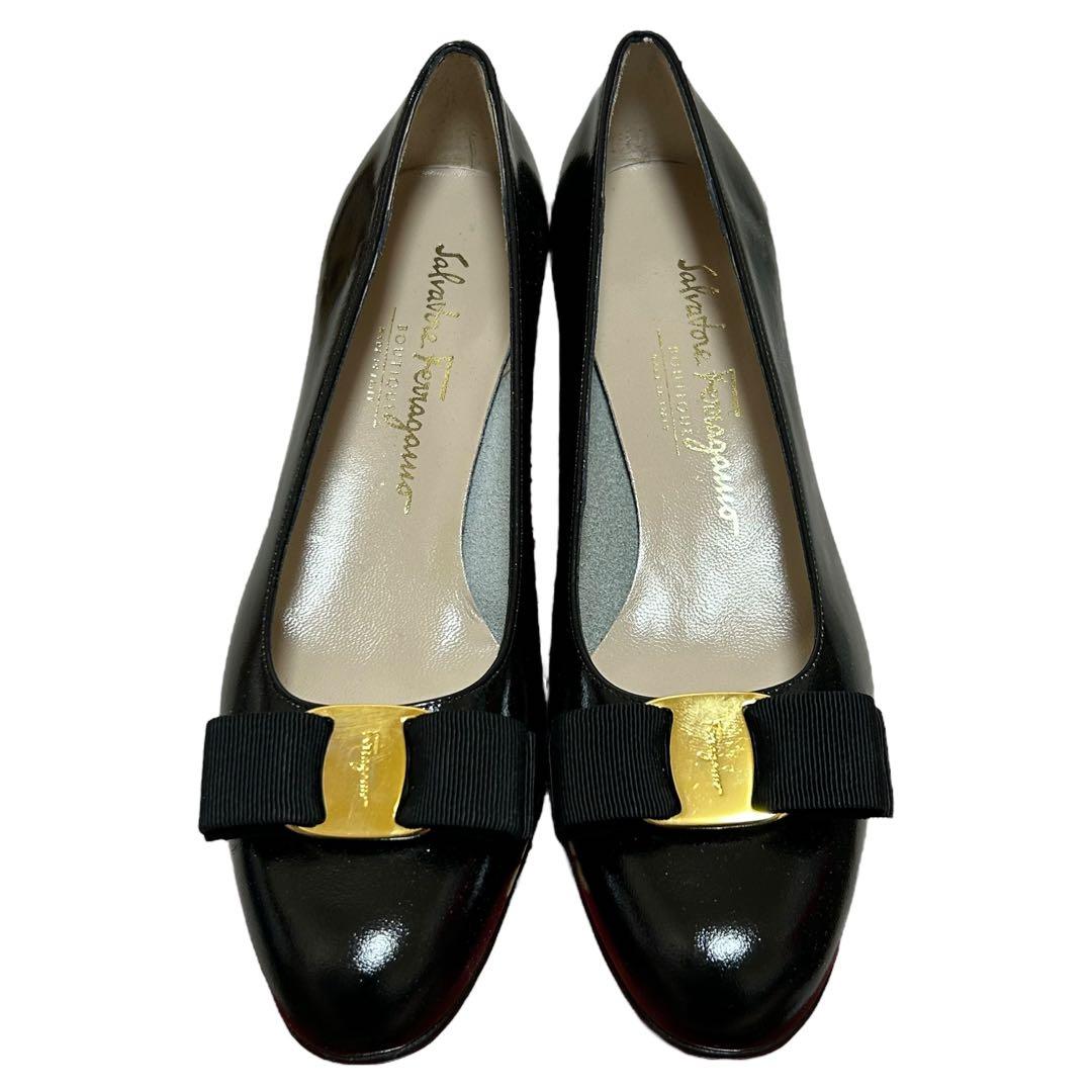 未使用品　salvatore ferragamo ヴァラリボンパンプス　ブラック