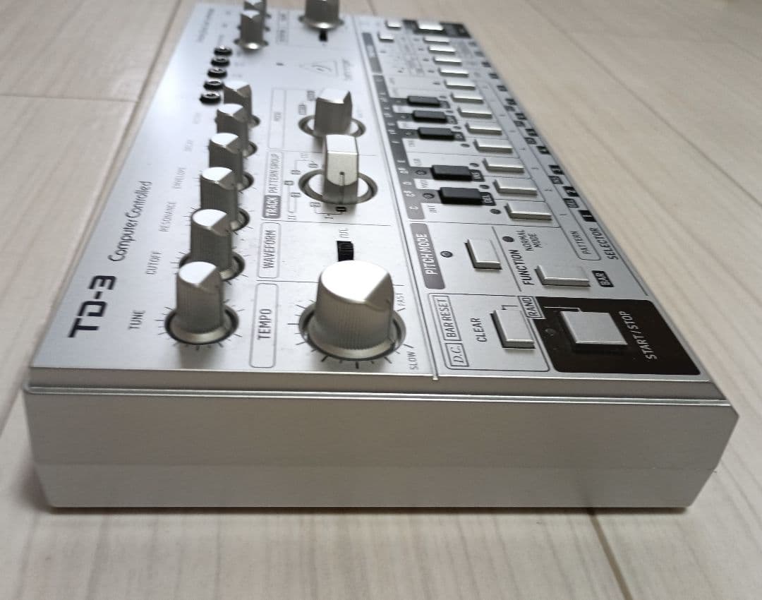 シンセサイザー TD-3-SR