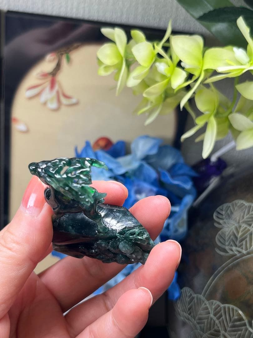 コレクション品❣️新入荷❣️天然A貨翡翠　原石刻み精巧なエゾシカ　鑑定書付き