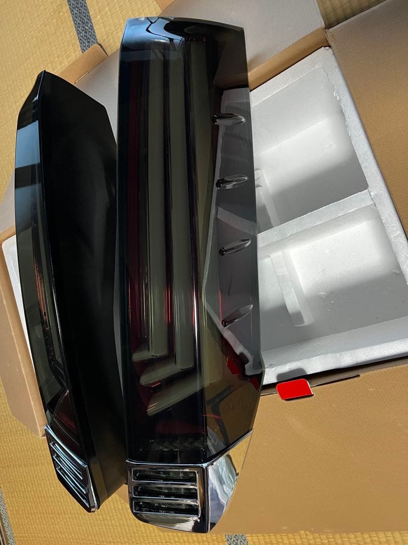 ヴァレンティ×ローウェン コラボテール 80系 ノア ヴォクシー エスクァイア