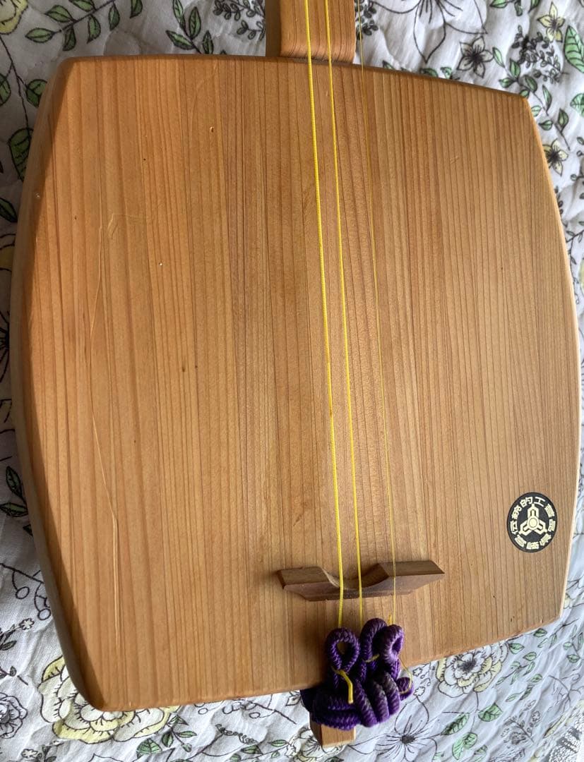 箱三味線　ごったん　黒木之製　木製三味線 3弦 紫色装飾