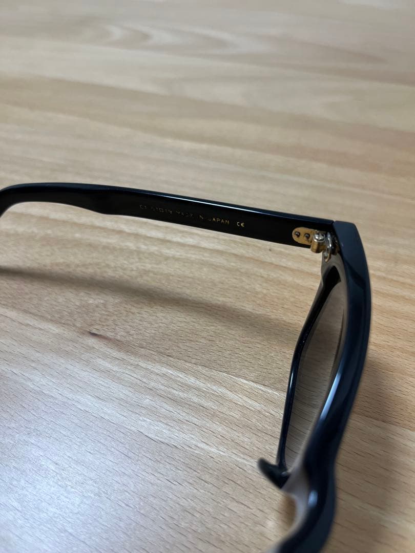 YELLOW PLUS ブラックサングラス