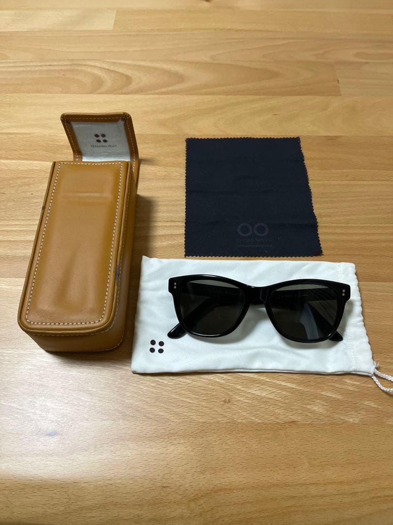 YELLOW PLUS ブラックサングラス