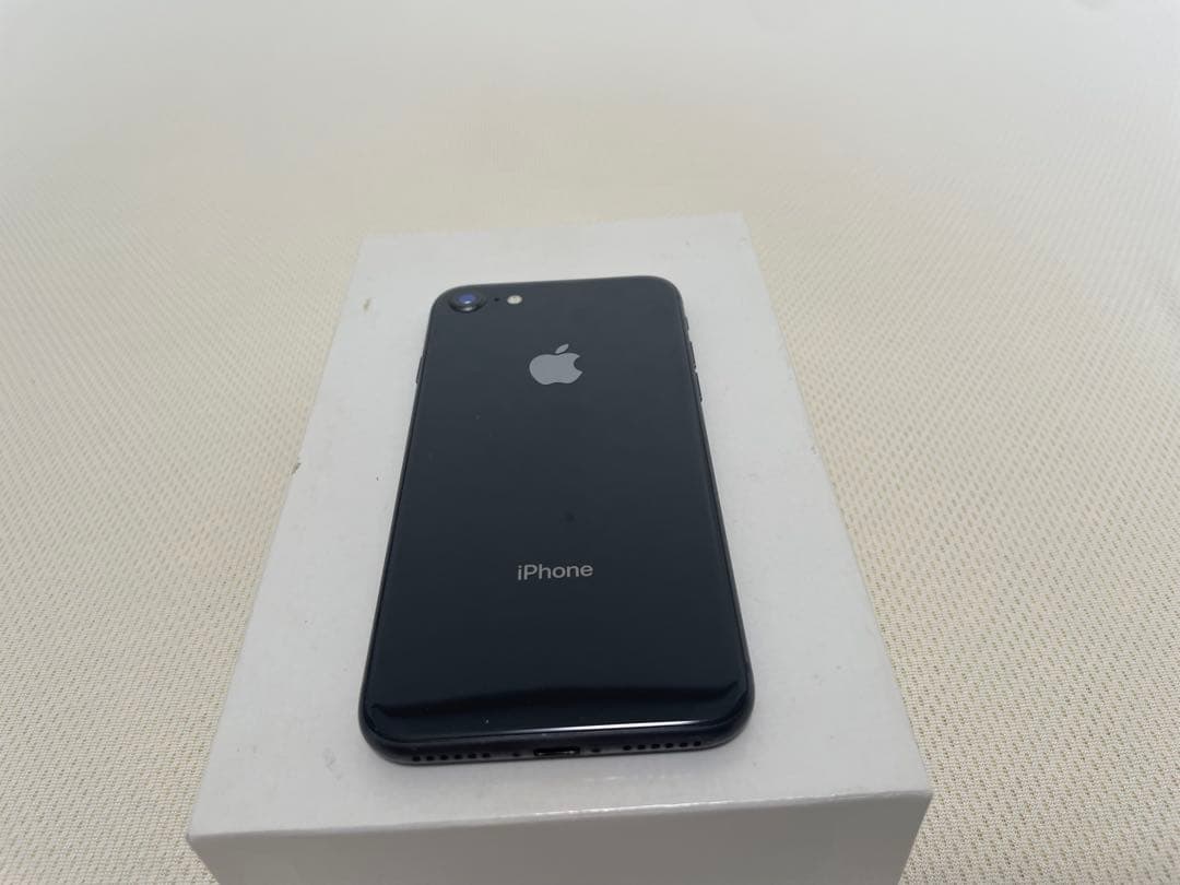 Apple iPhone 8 スペースグレー 本体のみ