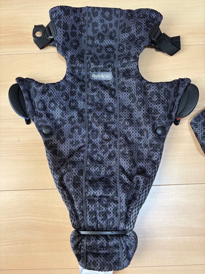 ベビービョルン ベビーキャリアMINI AIR レオパード ヒョウ柄