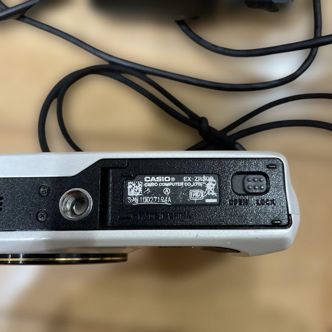 デジタルカメラ CASIO EXILIM EX-ZR300