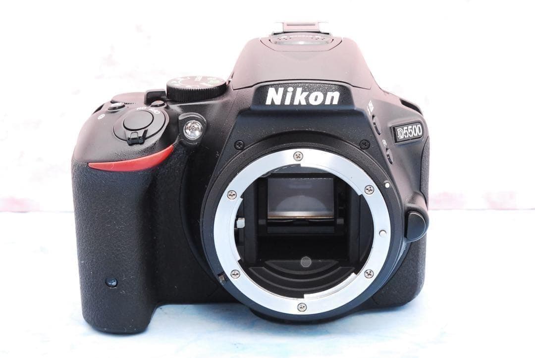 Nikon D5500☆一眼レフカメラ☆手ぶれ補正レンズ☆Wi-Fi搭載
