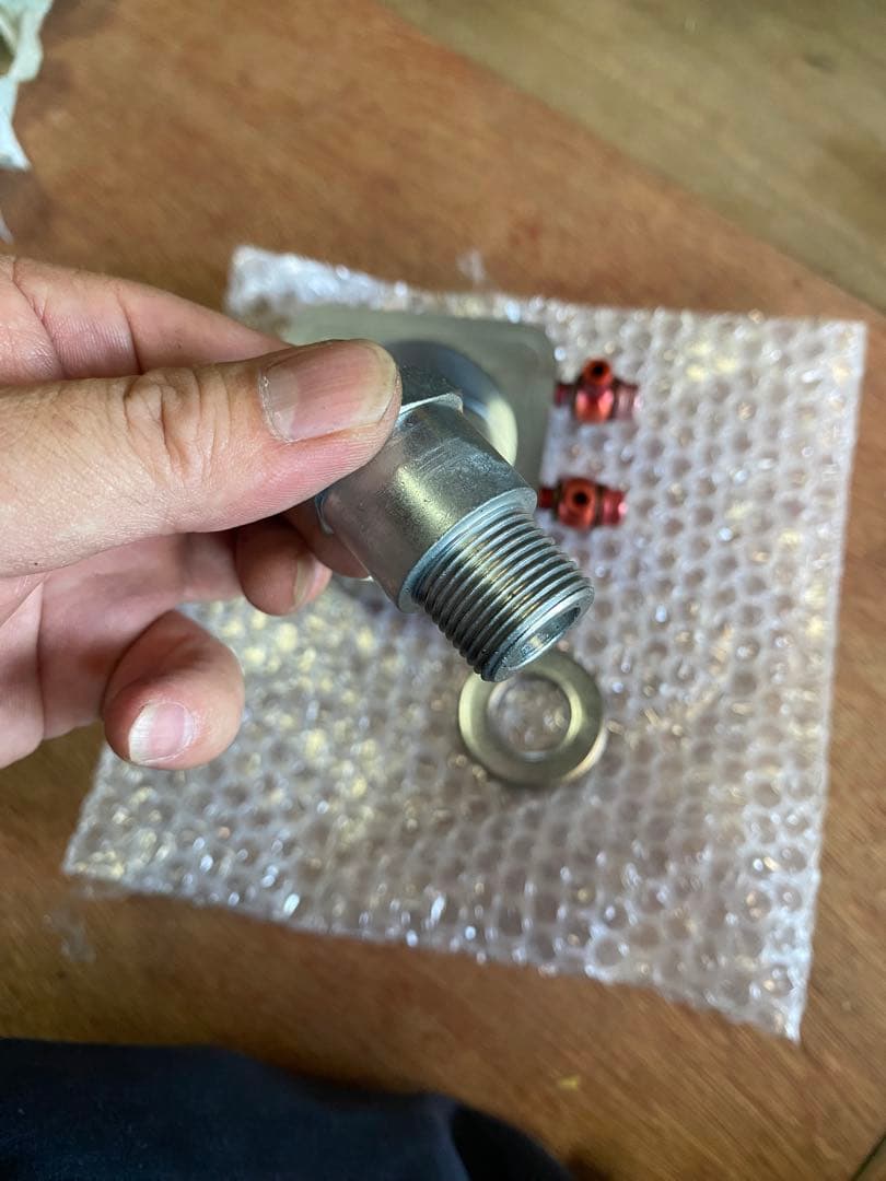 オイルクーラー取り出し口　ホーク　CB400T 旧車　バブ