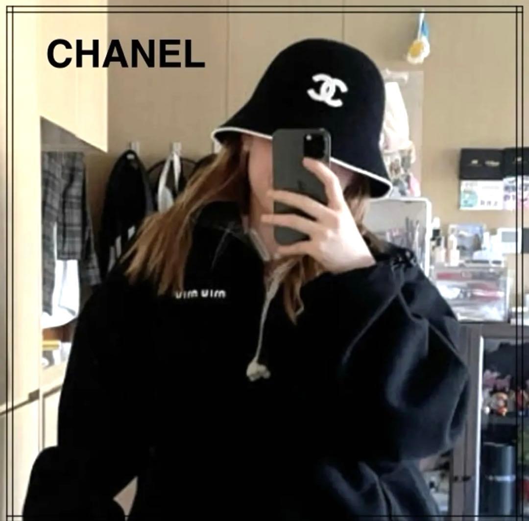 CHANEL バケットハット 黒 ホワイトロゴ2025今期