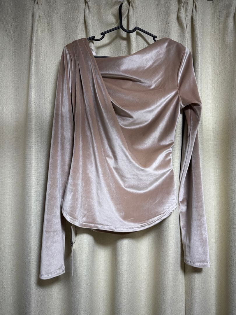 【タグあり・新品未着用】polaura グロッシーベロアドレープトップス