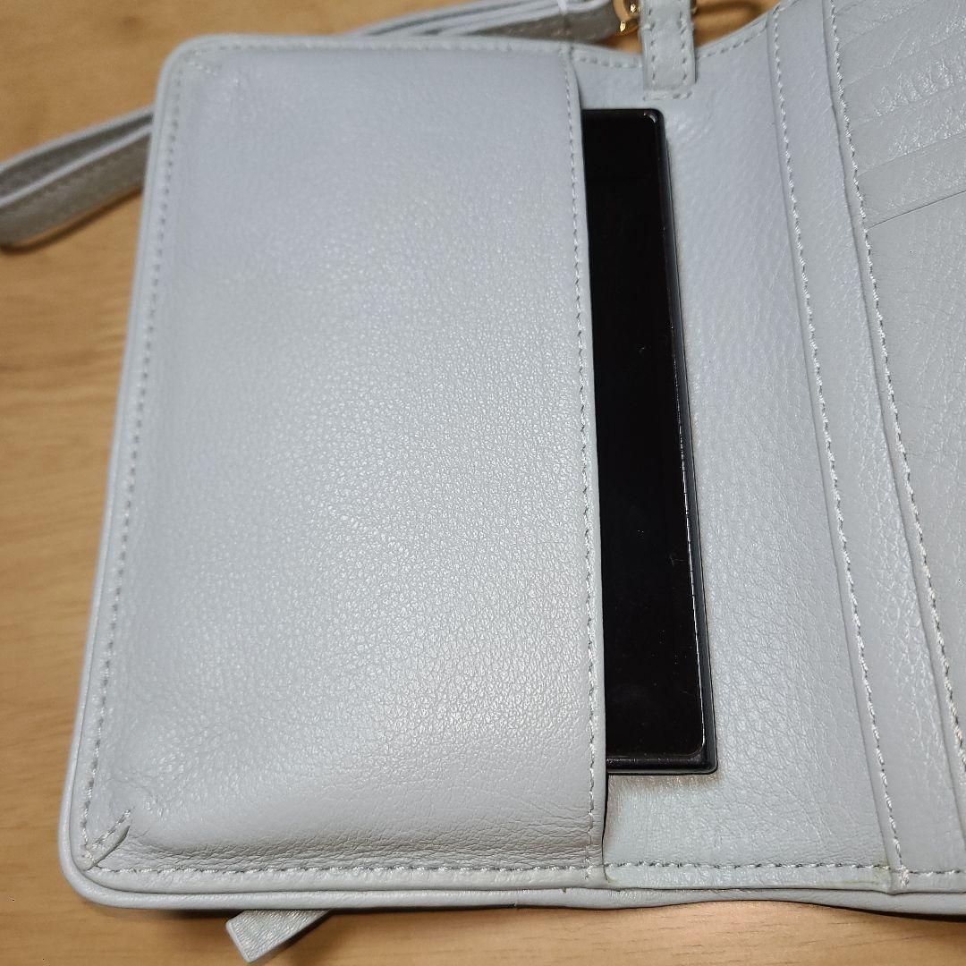 トリーバーチ　スマホ携帯クラッチバッグ