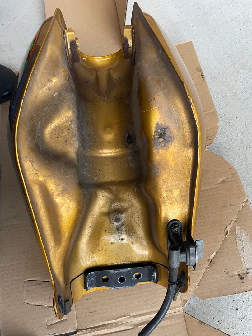 TW200 タンク　ゴールド　凹みなし！美品！タンク内写真追加