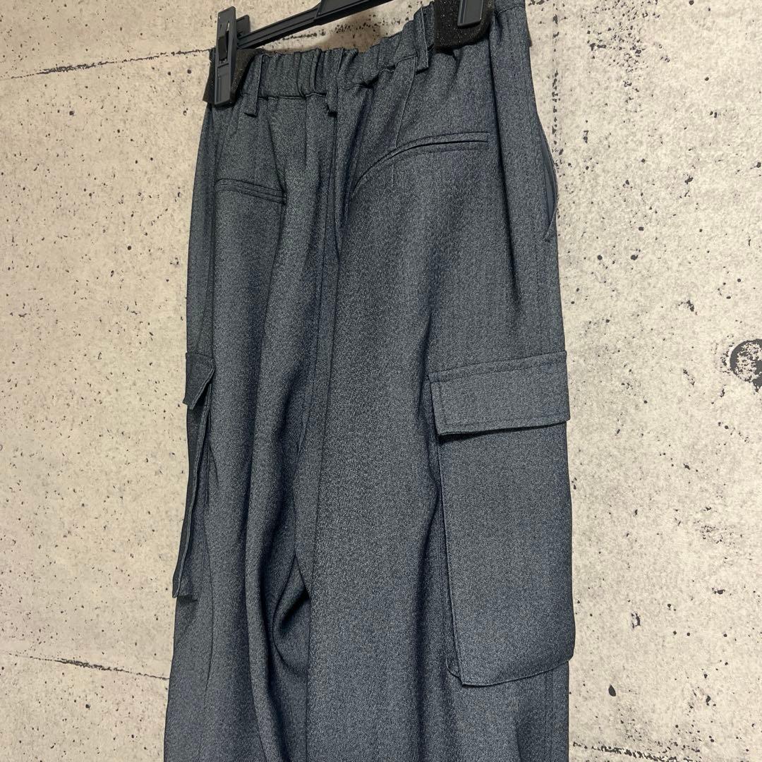 emmi / タックドロストフォルムカーゴパンツ