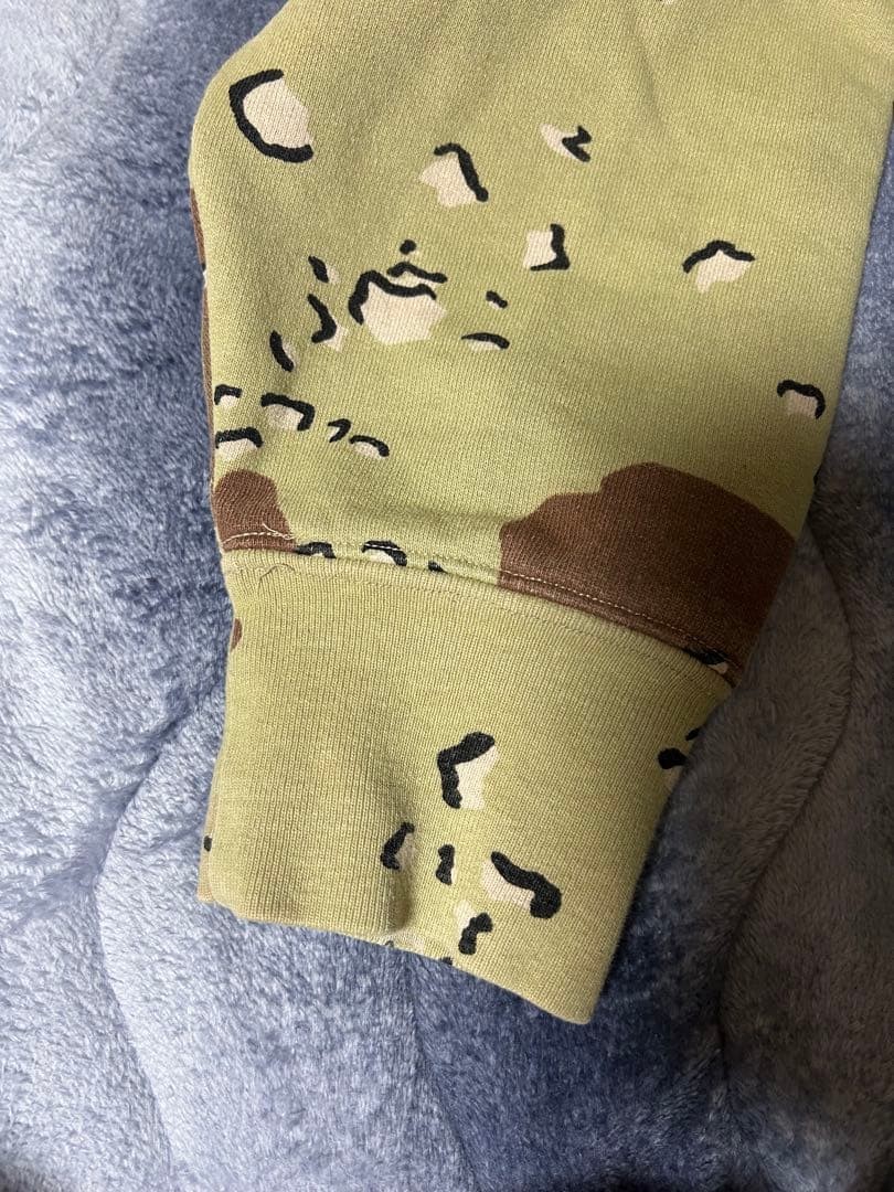 Supreme futura logo crewneck sサイズ スウェット