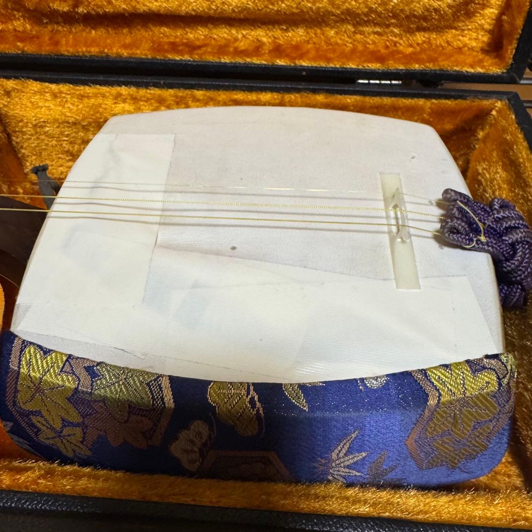 三味線　紫壇　中棹　丸打ち胴　破れ有り　本体ケース　2点セット