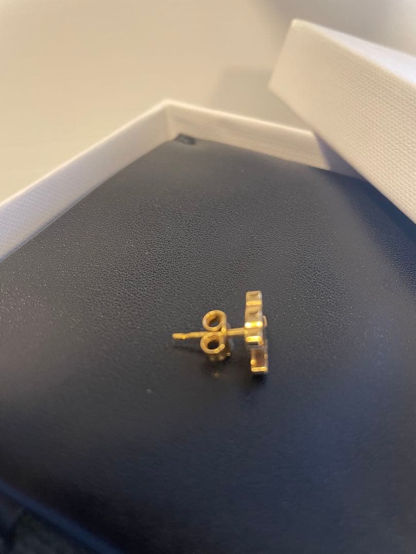 CELINE トリオンスタッズゴールドピアス(片耳用)