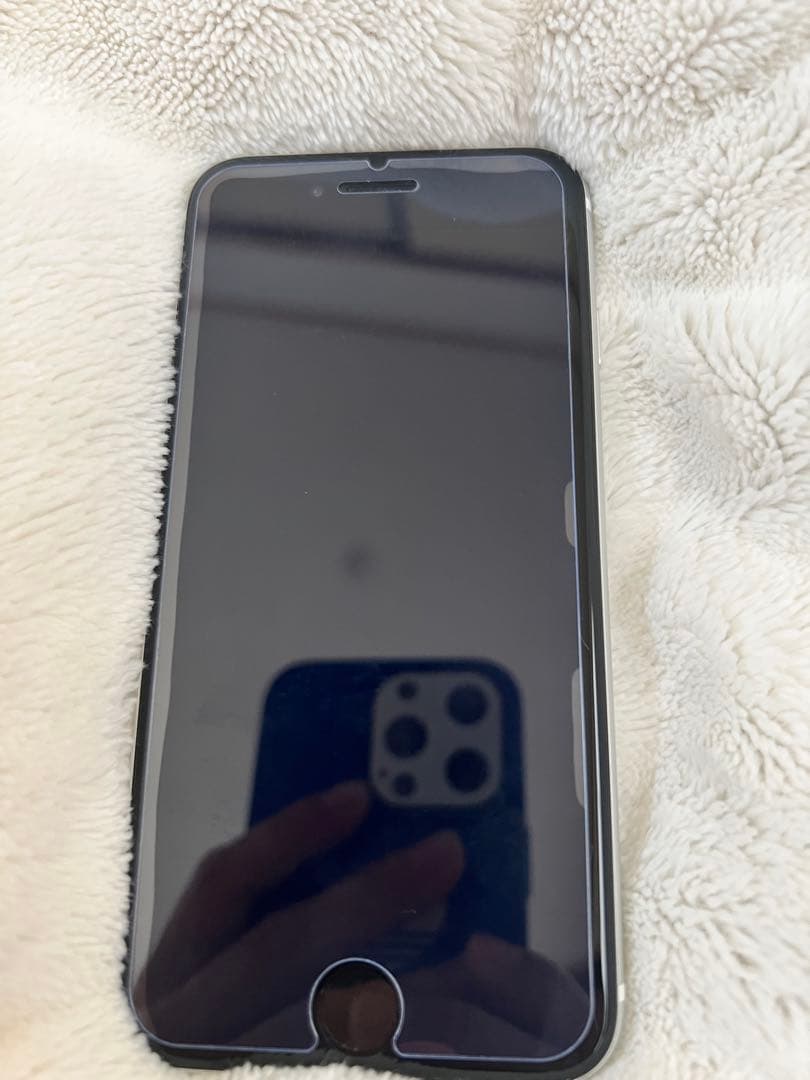 Apple iPhone SE (第2世代) ホワイト 本体