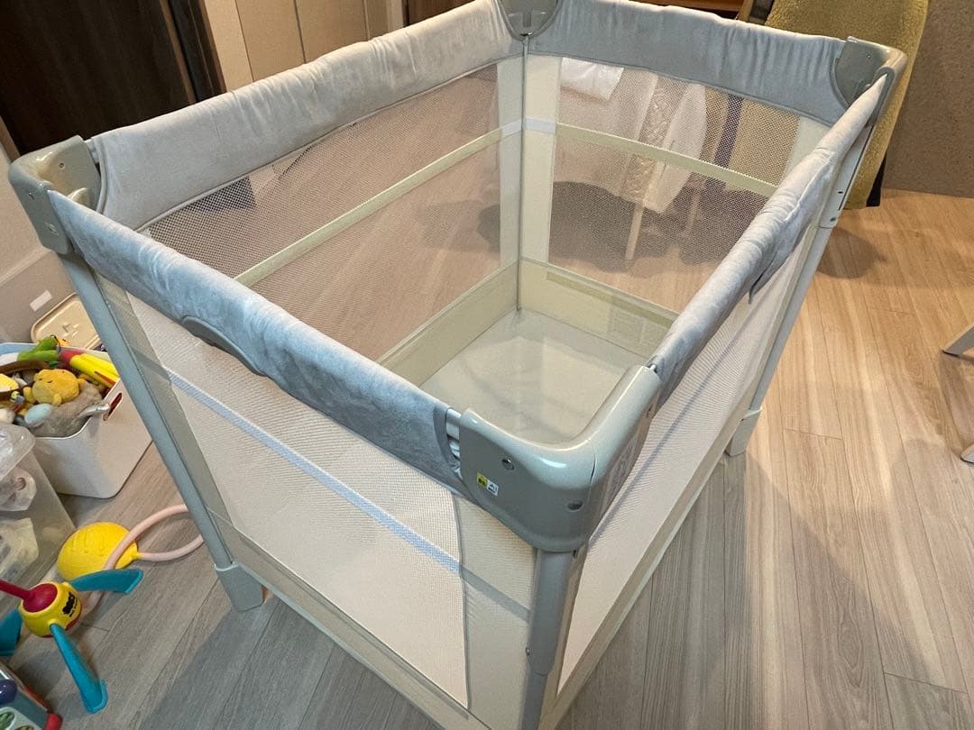 アップリカ ココネル　エアープラスAB/ホワイトベージュ