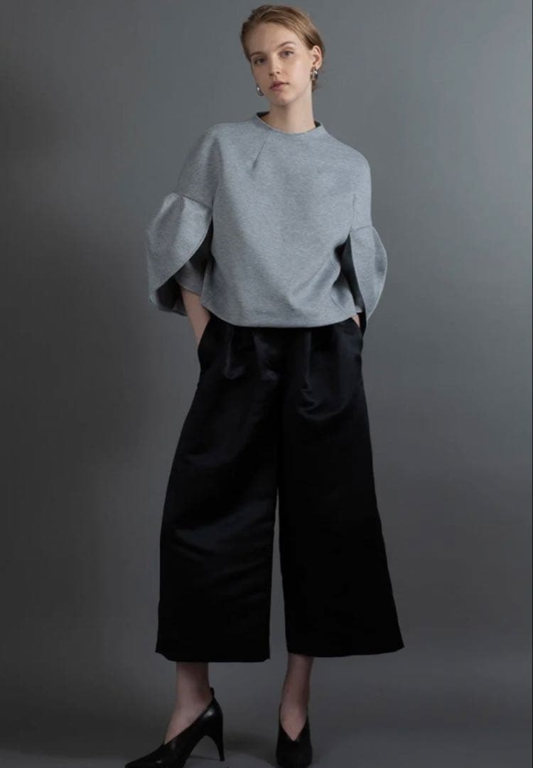 新品タグ付き★heve サテンフレアガウチョパンツ　ブラック36