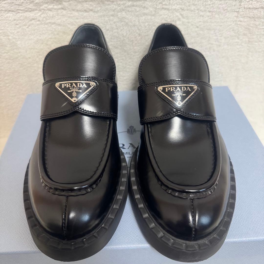 【美品】プラダ チョコレート ブラッシュドレザー ローファー 41 希少 黒