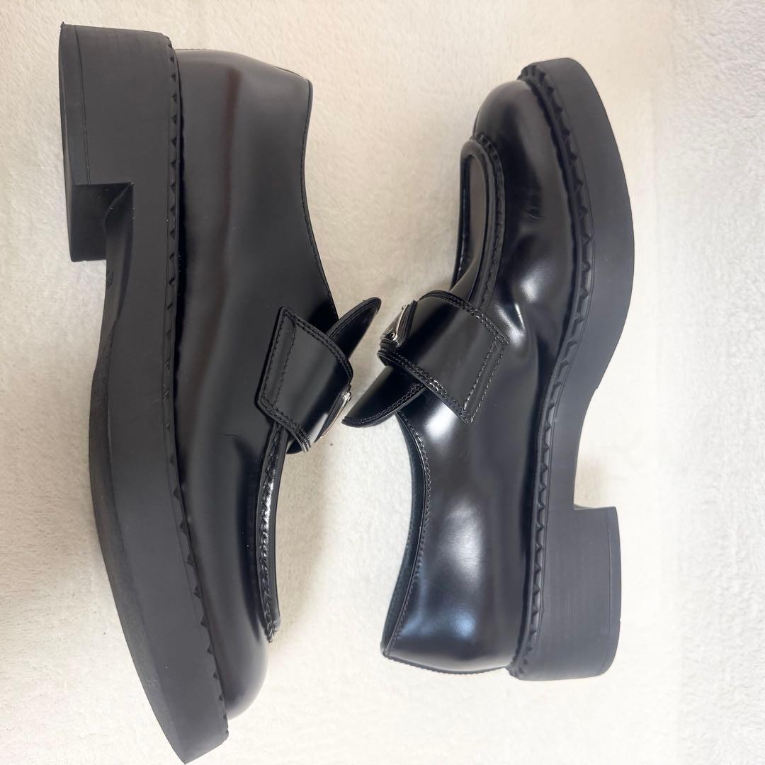 【美品】プラダ チョコレート ブラッシュドレザー ローファー 41 希少 黒