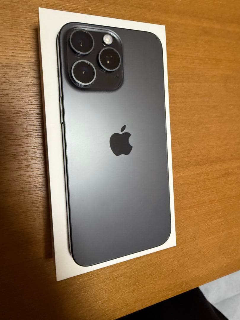 Apple iPhone 15 Pro Max 512GBスペースブラック 本体