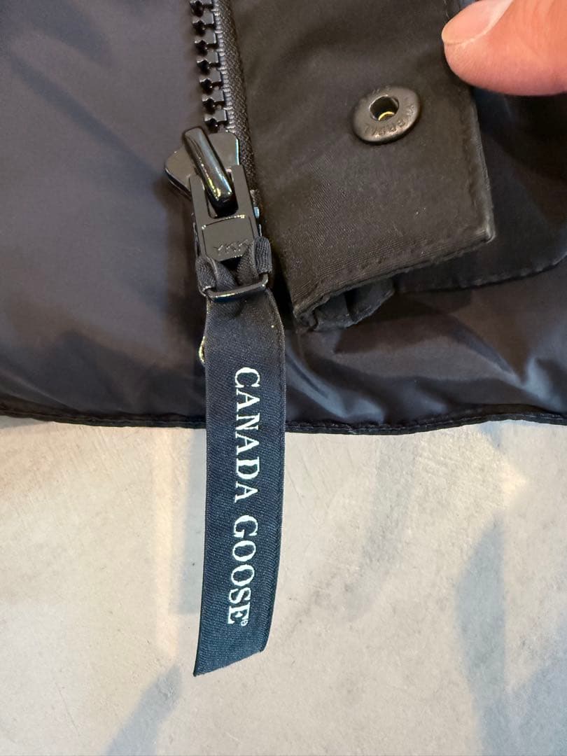 T*様 美品　  ダウンベスト　Sサイズ(日本サイズM・L